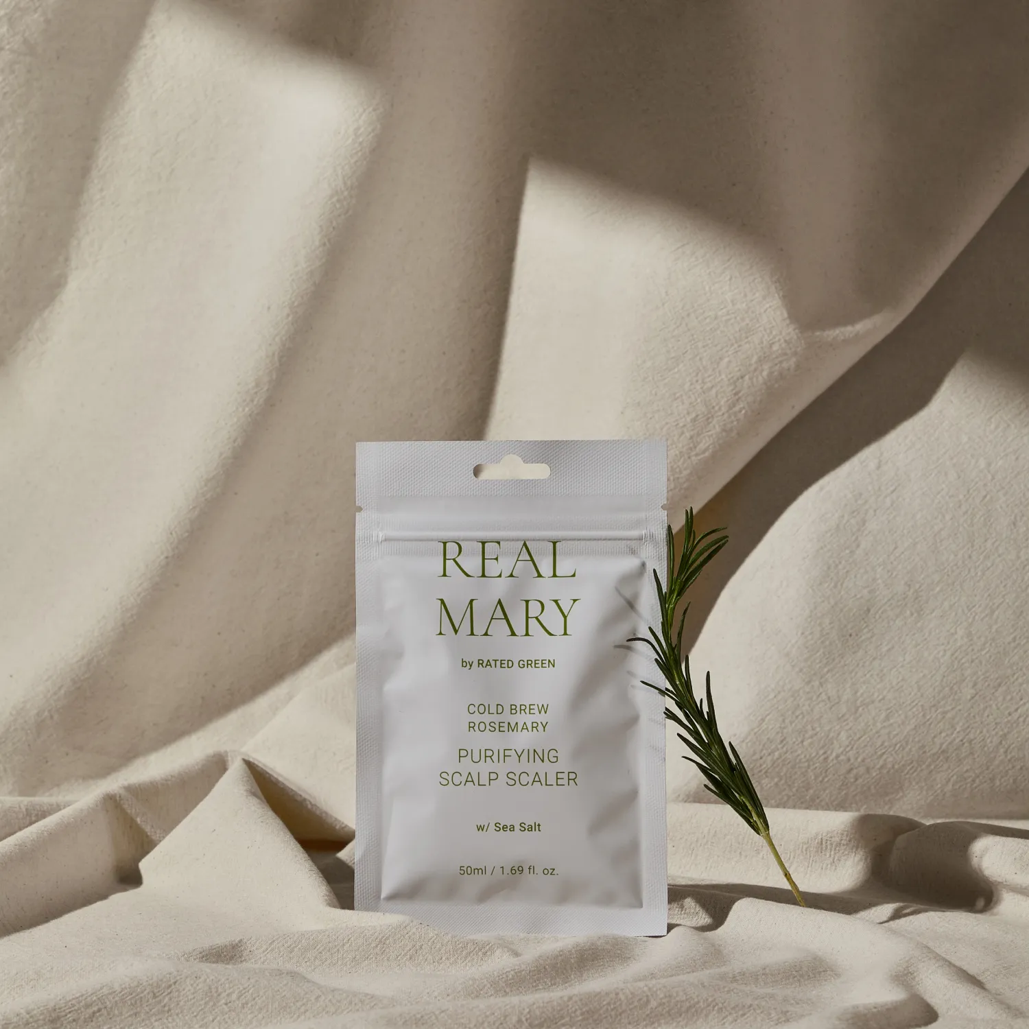 ΠΡΠΈΡΠ°ΡΡΠ°Ρ ΠΈ ΠΎΡΡΠ΅Π»ΡΡΠΈΠ²Π°ΡΡΠ°Ρ ΠΌΠ°ΡΠΊΠ° Π΄Π»Ρ ΠΊΠΎΠΆΠΈ Π³ΠΎΠ»ΠΎΠ²Ρ Ρ ΡΠΎΠΊΠΎΠΌ ΡΠΎΠ·ΠΌΠ°ΡΠΈΠ½Π°