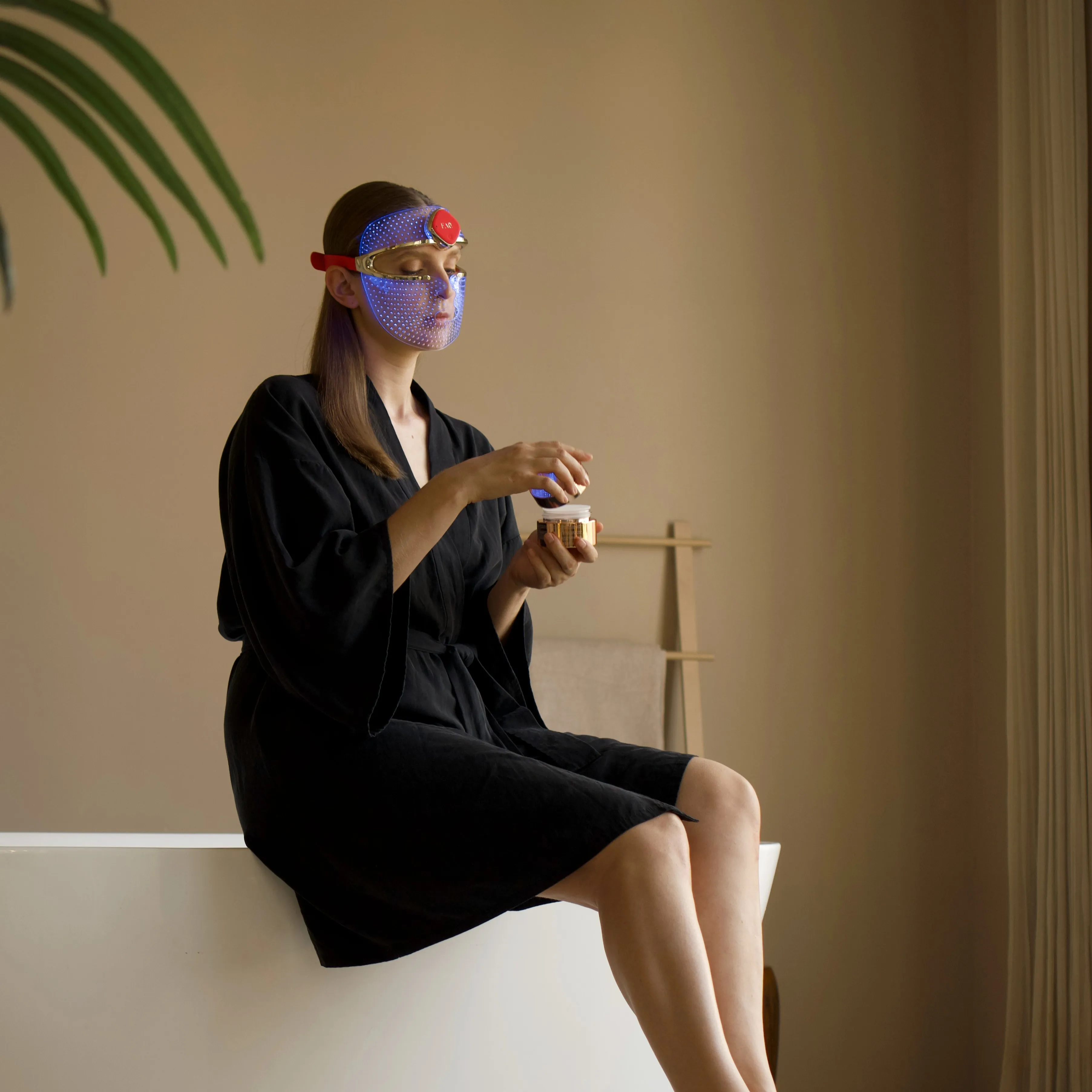 Ультралегкая LED-маска FAQ™ 201 с 3 типами LED-света для молодости вашей кожи