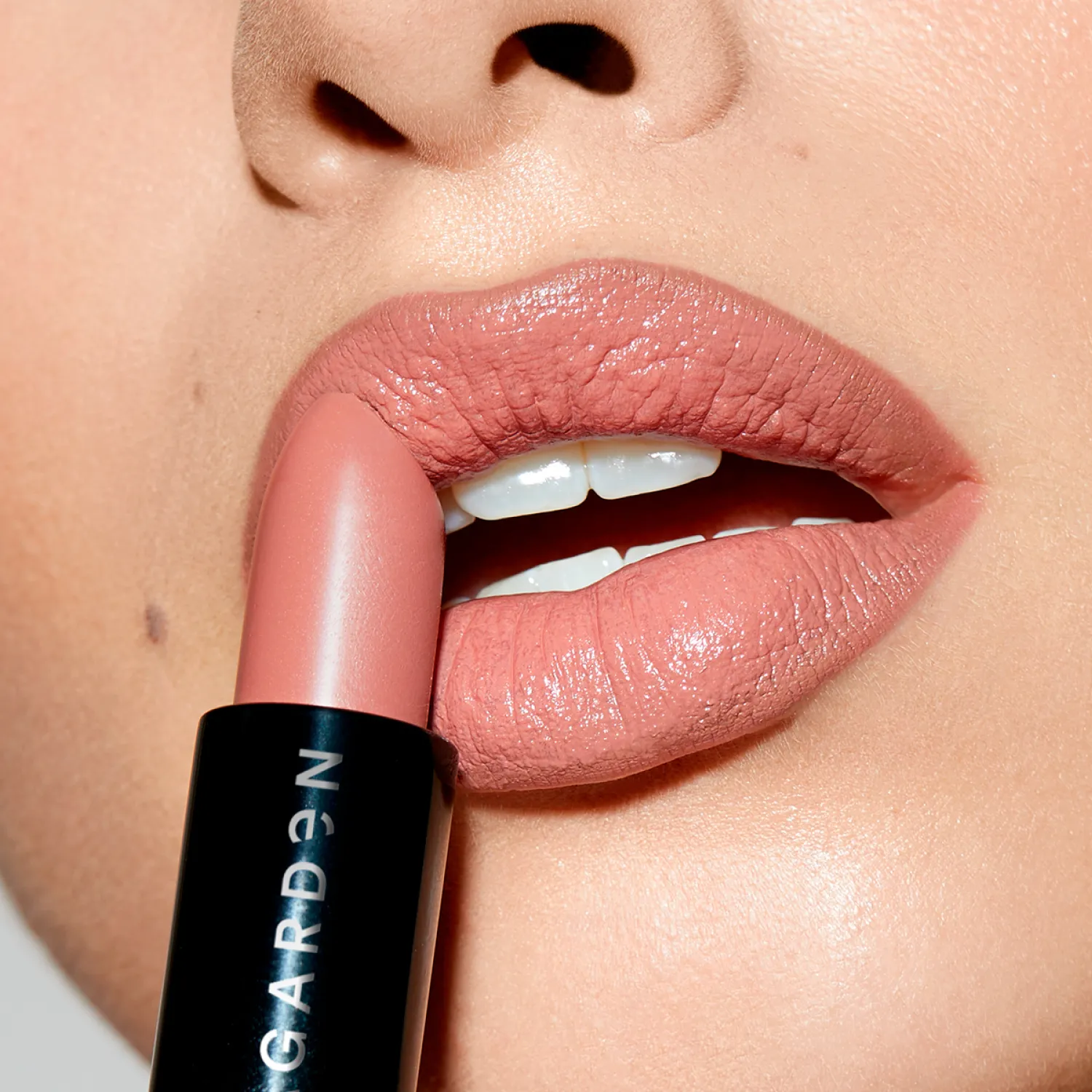 Enjoy lipstick Помада для губ увлажняющая