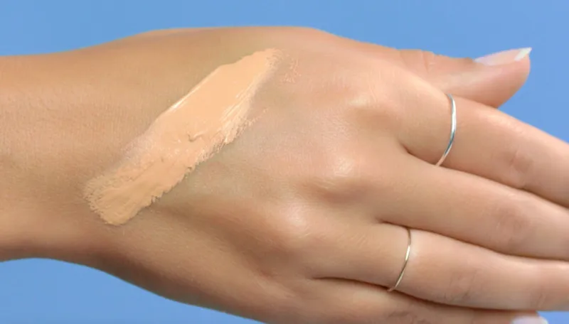 Best Skin Ever Стойкая выравнивающая тональная основа