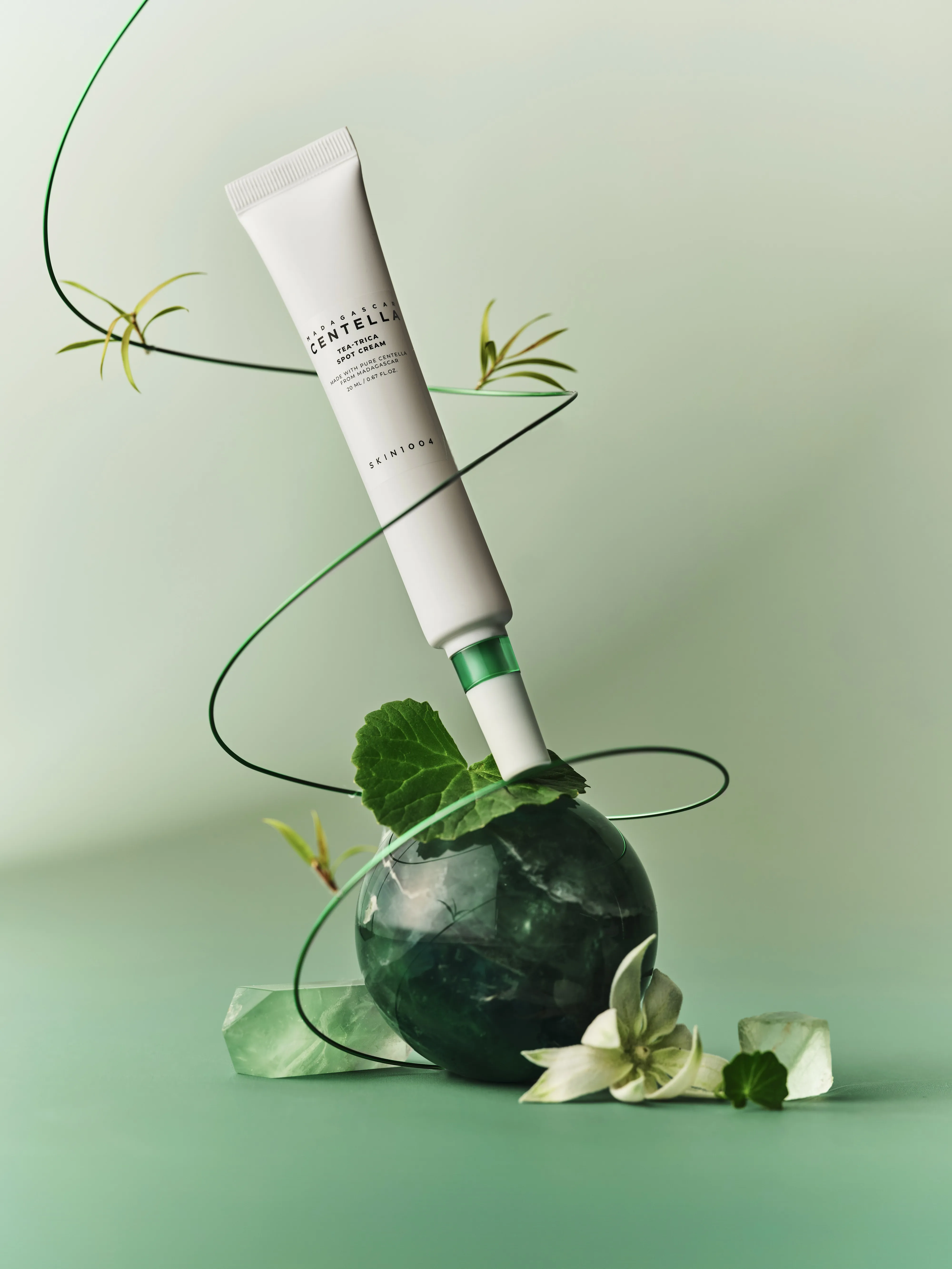 Madagascar Centella Tea-Trica Крем-спот для лица для проблемной кожи на основе чайного дерева и центеллы