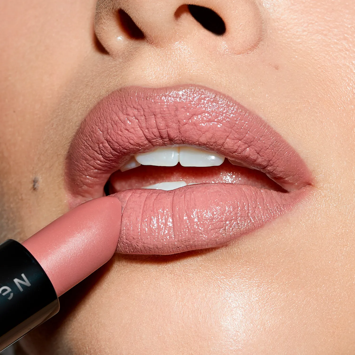 Enjoy lipstick Помада для губ увлажняющая