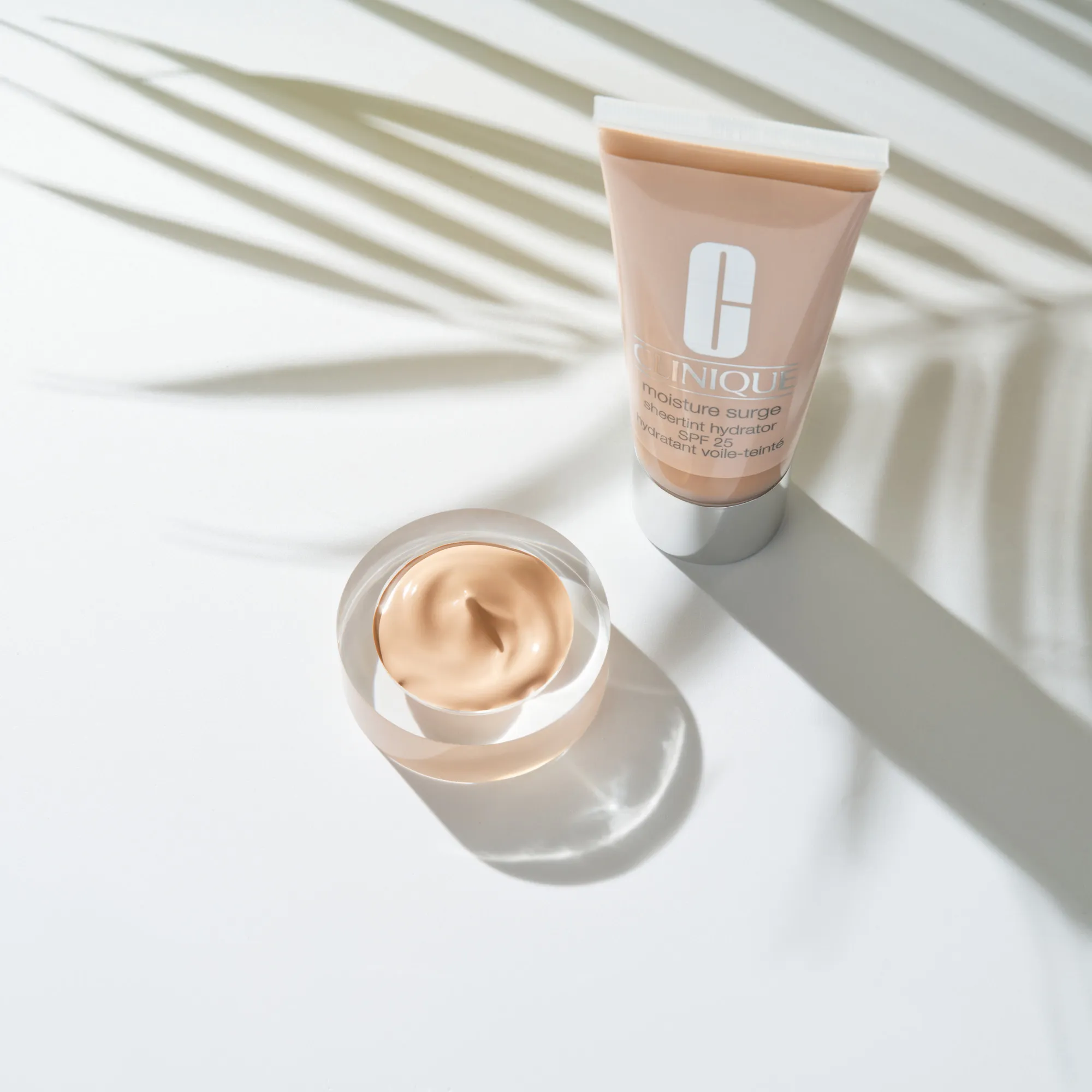 Moisture Surge Tinted SPF 25 Увлажняющий крем SPF25 с тональным эффектом