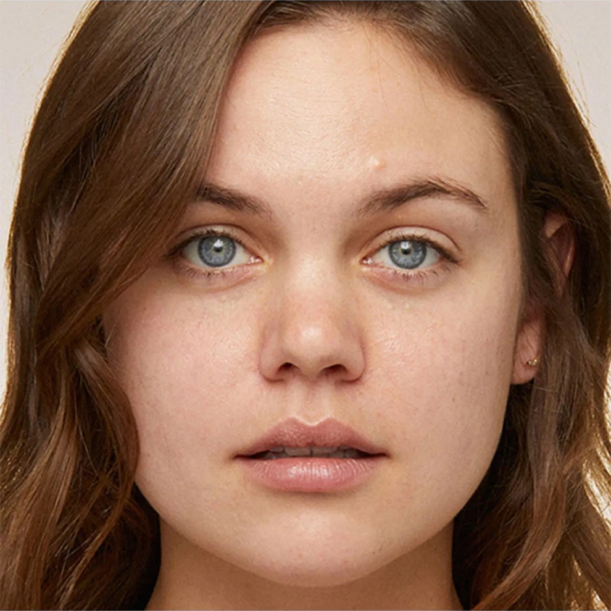 Double Wear Устойчивый тональный флюид SPF20