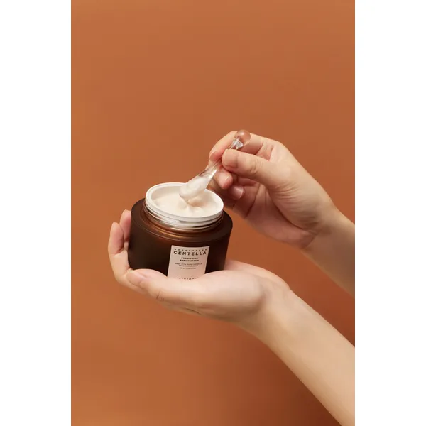 Madagascar Centella Probio-Cica Крем для лица на основе про пребиотиков с антивозрастным эффектом