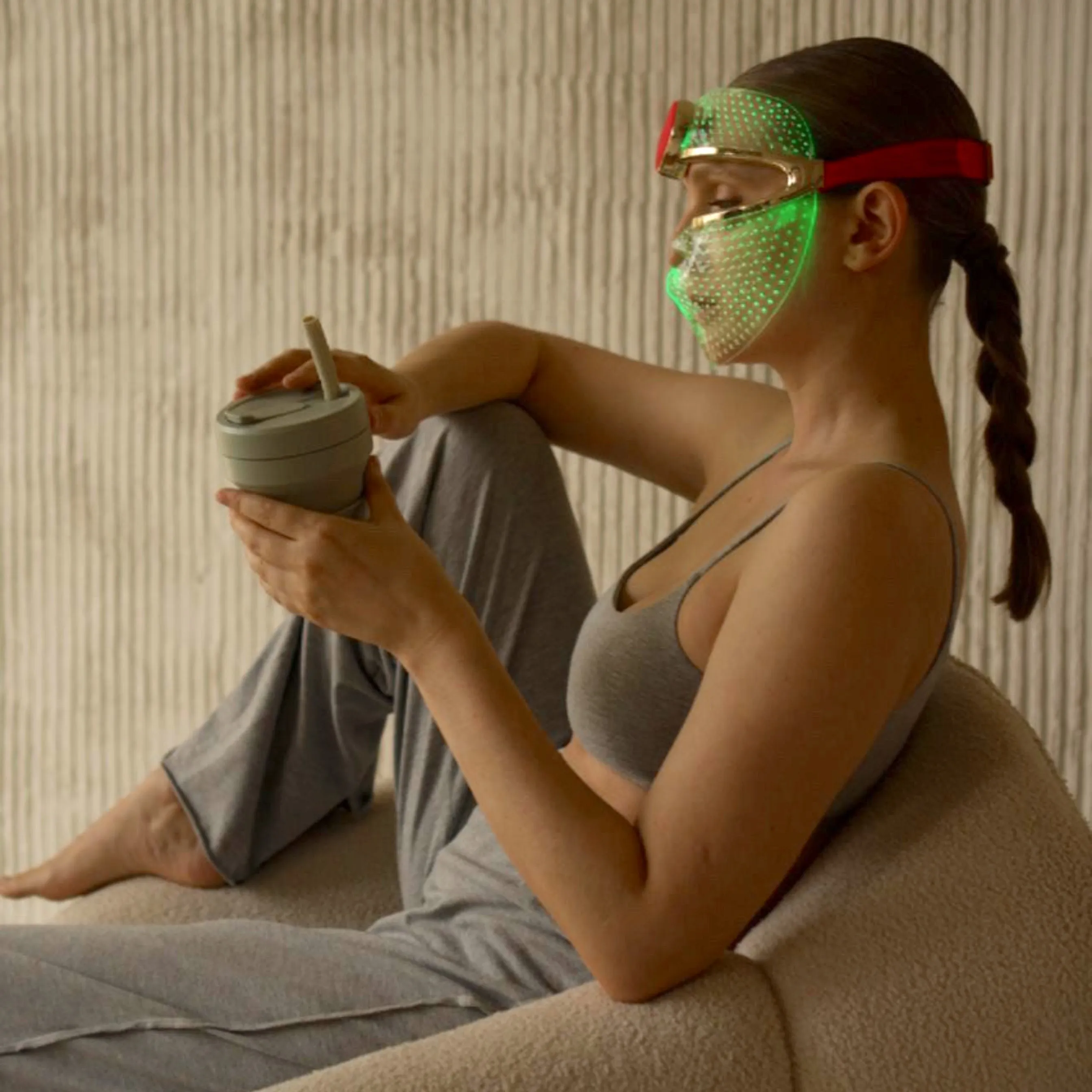 Ультралегкая LED-маска FAQ™ 201 с 3 типами LED-света для молодости вашей кожи