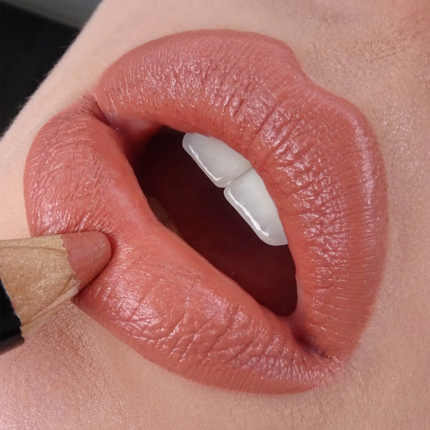 Maximatte Помада-карандаш