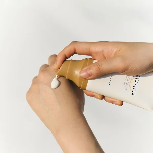 Madagascar Centella Air-Fit Suncream SPF30+ PA++++ Крем для тела солнцезащитный легкий на основе мадагаскарской центеллы