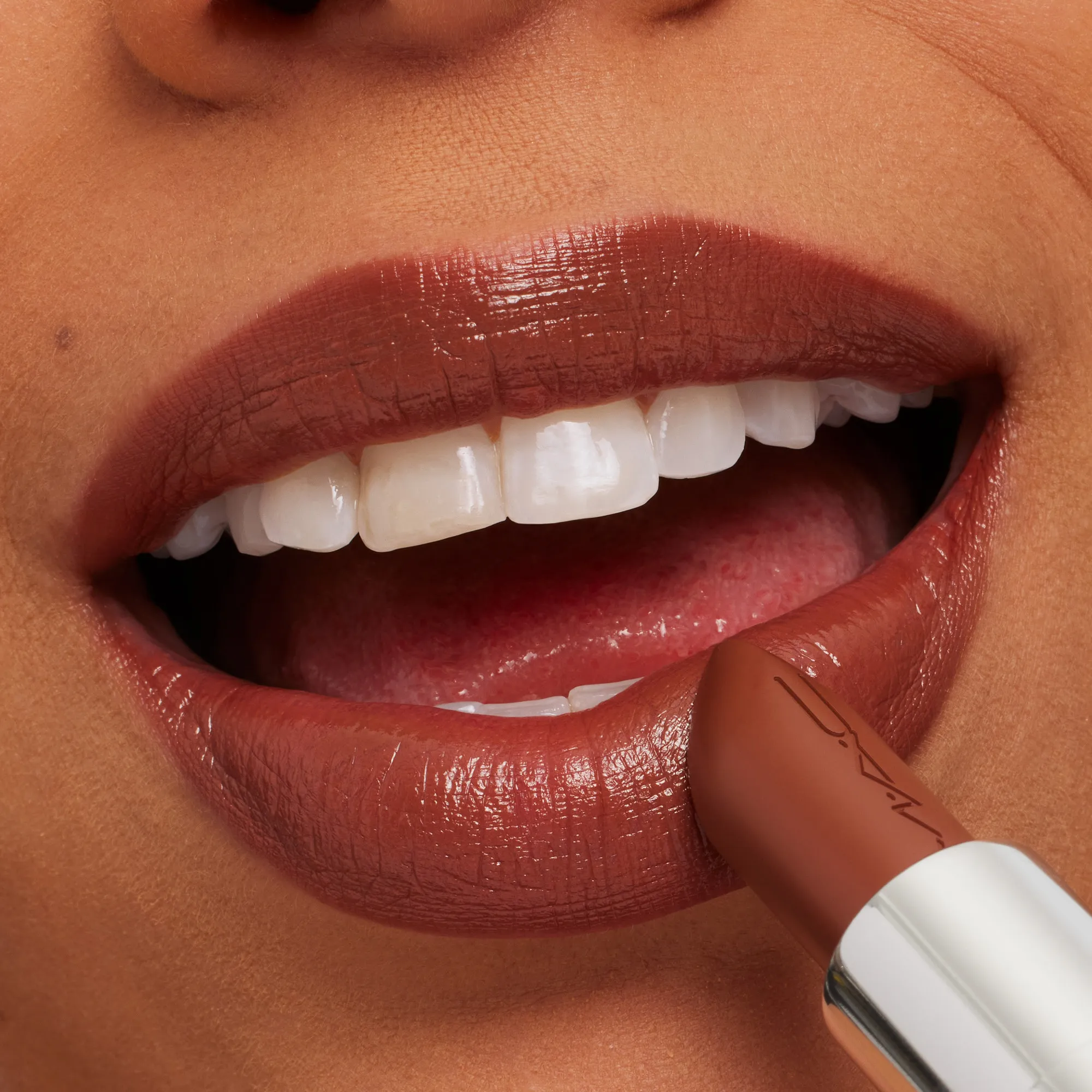 MACXIMAL SLEEK SATIN LIPSTICK Губная помада