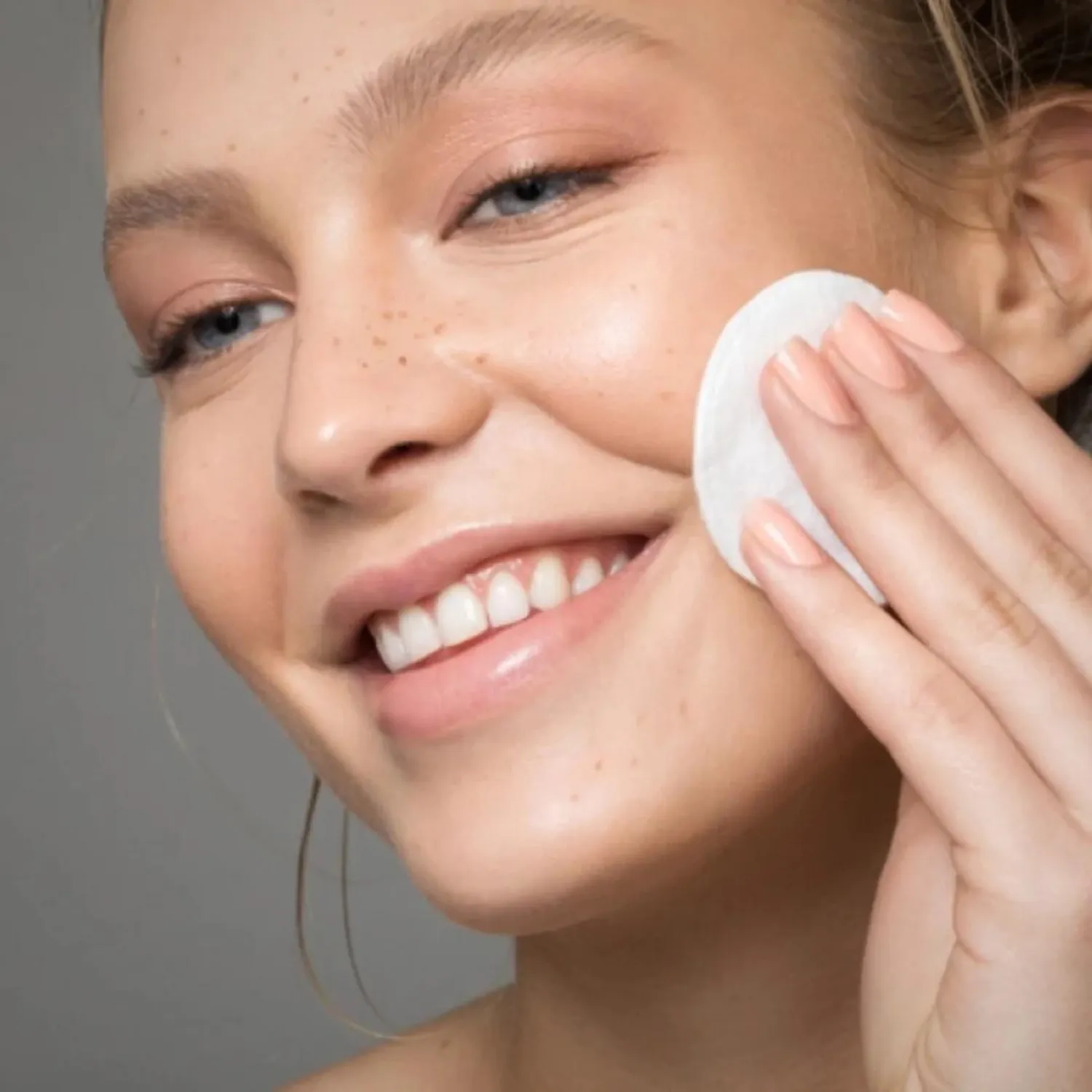 SKIN CARE FRAICHE DE ROSEE Лосьон-спрей для лица увлажняющий тонизирующий