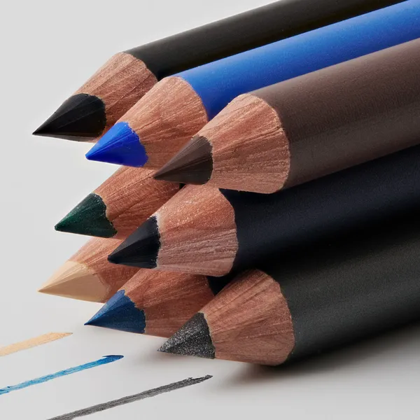 Водостойкий карандаш для глаз с шиммером