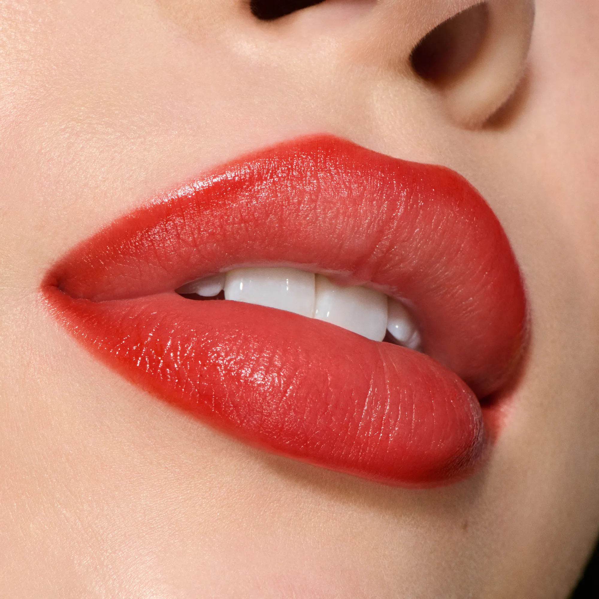 LIPGLAZER GLOSSY LINER Глянцевый карандаш для губ