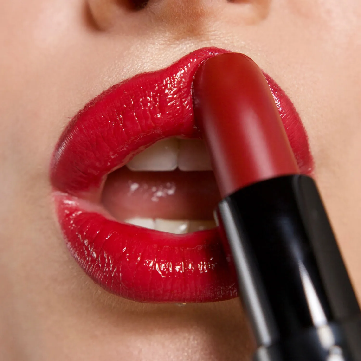 Jamais Полупрозрачная губная помада