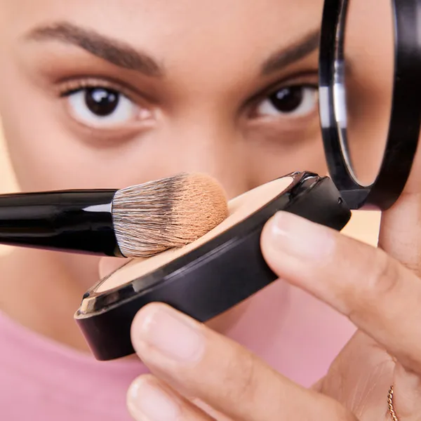 Matte Perfection Компактная матирующая тональная основа