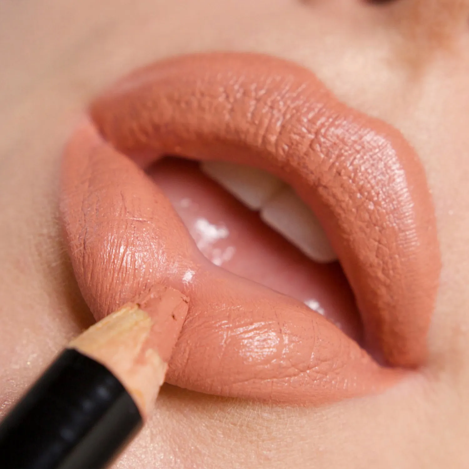 Maximatte Помада-карандаш