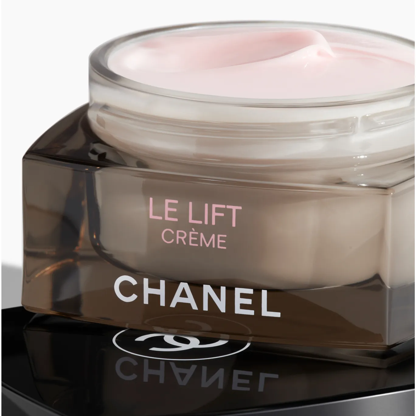 LE LIFT Крем для разглаживания и повышения упругости кожи – универсальная текстура