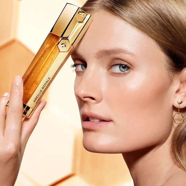 Abeille Royale Улучшенная сыворотка для лица двойного действия