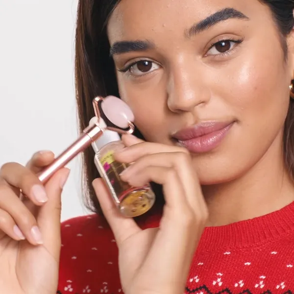 Holiday Vibes Glow & Massage Набор средств для лица Сияние и массаж