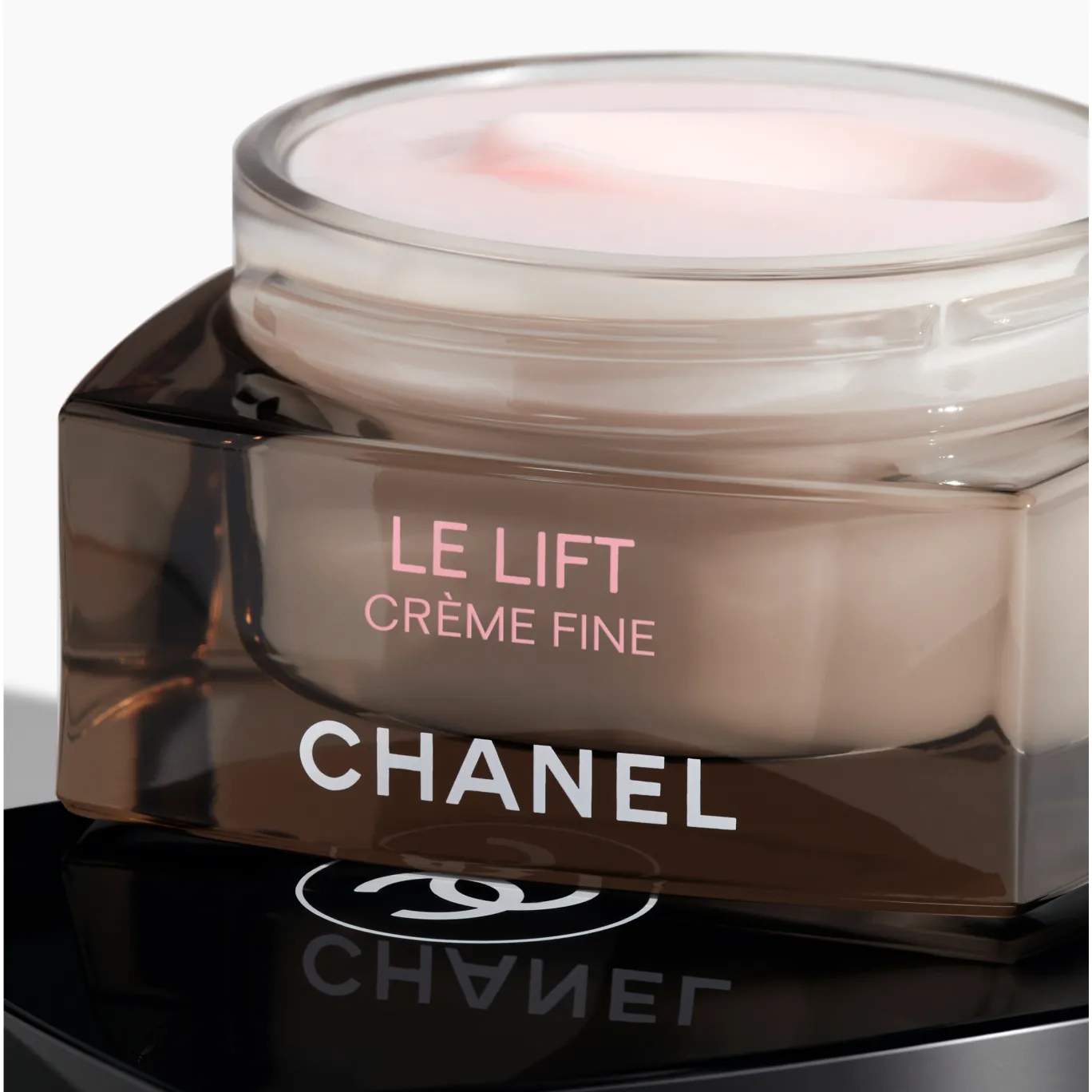 LE LIFT Крем для разглаживания и повышения упругости кожи – легкая текстура