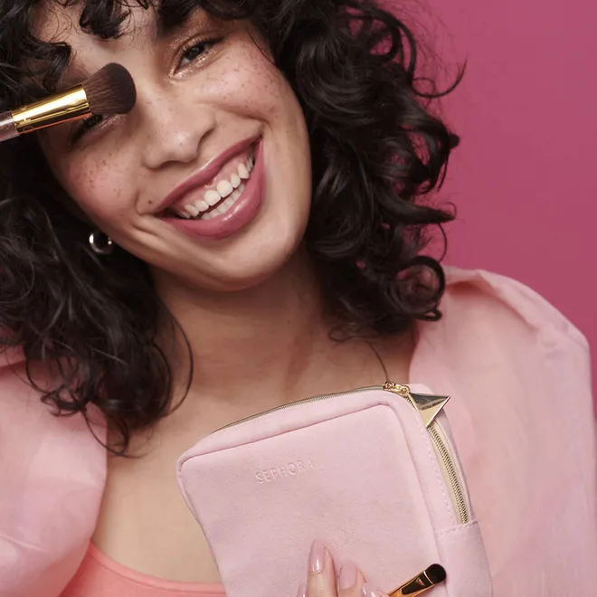 Набор для макияжа с мини-кисточкой в косметичке