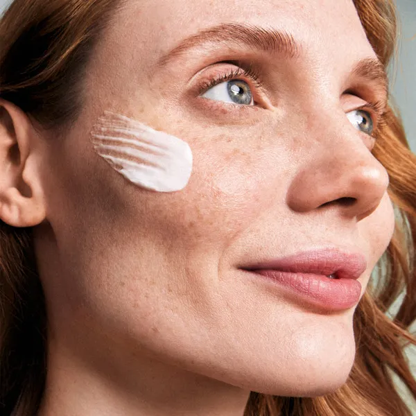 Невесомый тонизирующий крем для увлажнения кожи Невесомый тонизирующий крем для увлажнения кожи