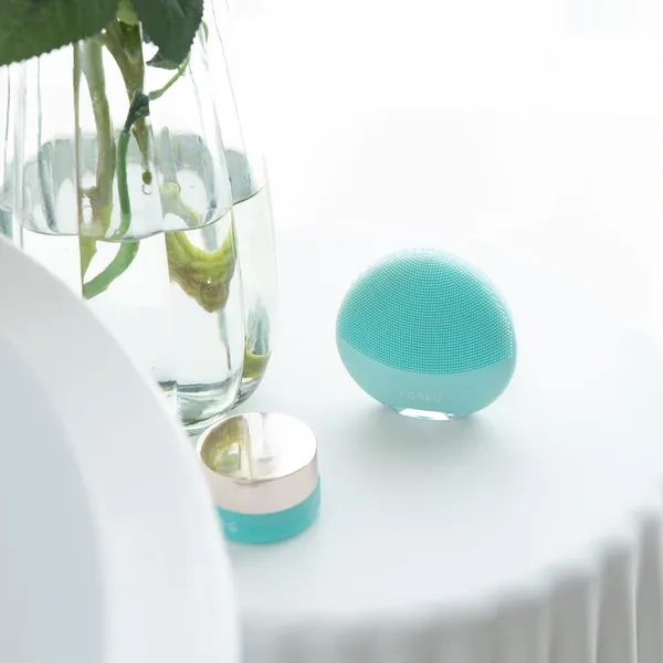 LUNA 4 MINI Двухсторонняя щетка для очищения лица