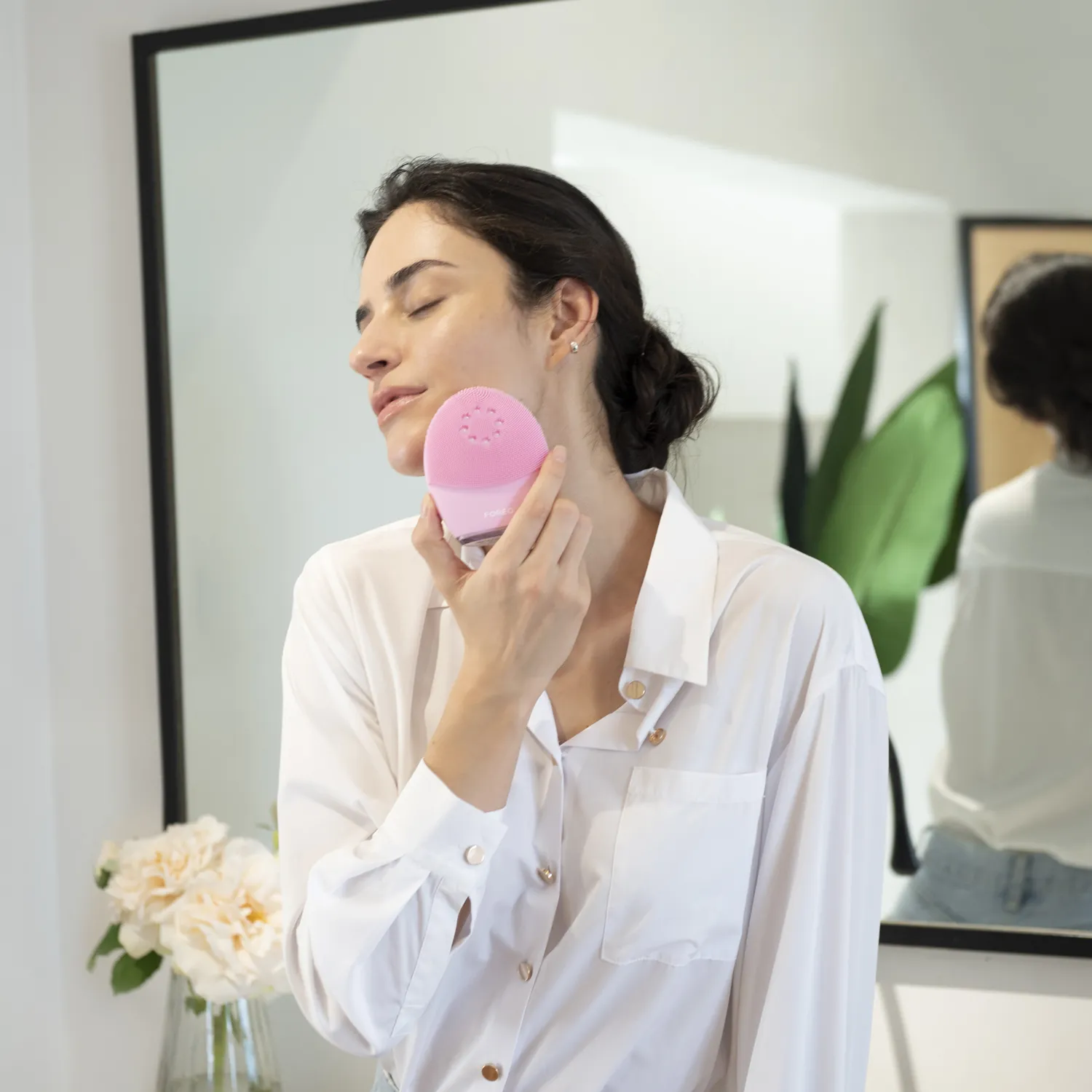 LUNA 4 PLUS NORMAL SKIN Щеточка для термоочистки и микротокового тонизирования лица c красным led-светом