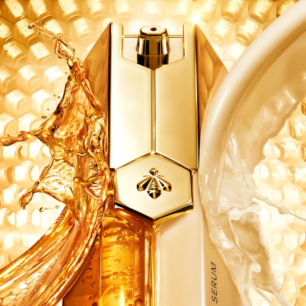 Abeille Royale Улучшенная сыворотка для лица двойного действия