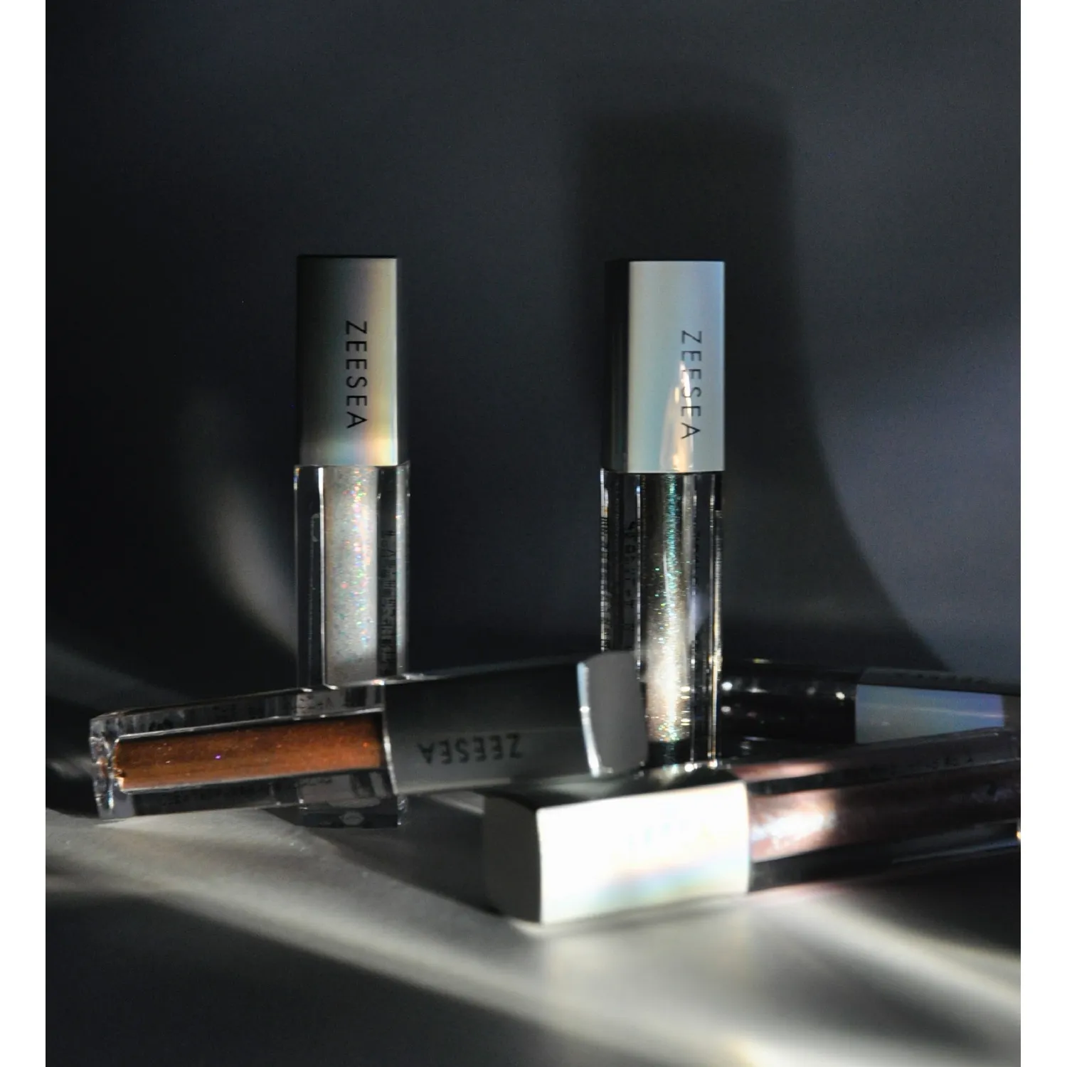 GLITTER LIQUID EYE SHADOW Тени для век кремовые