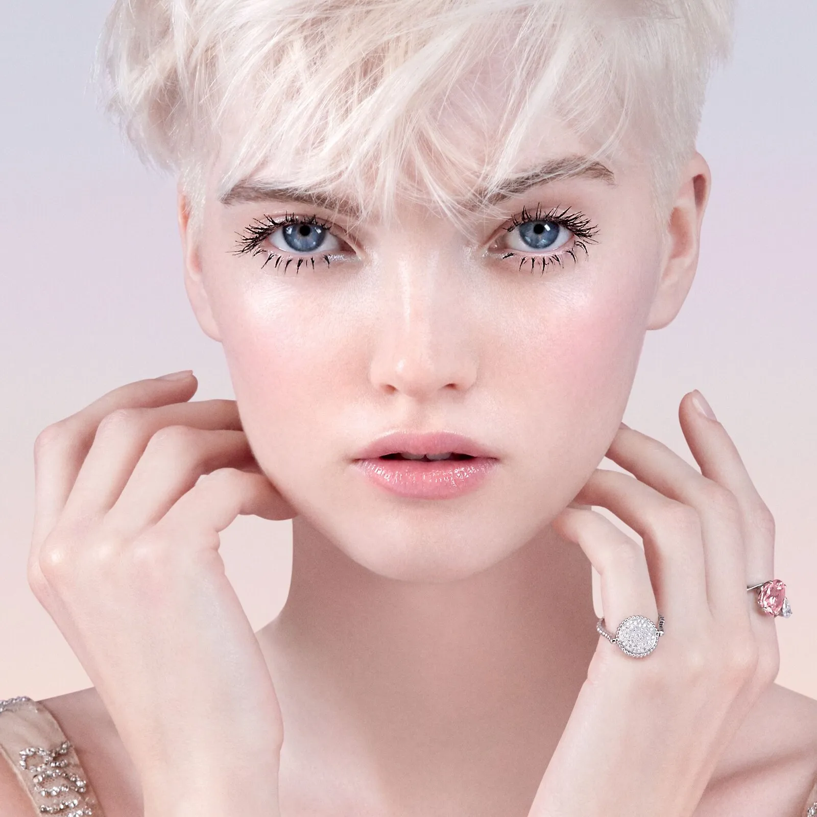 Diorsnow Ultimate UV Shield Tone Up SPF50+ PA+++ Защитная эмульсия для лица, придающая сияние коже