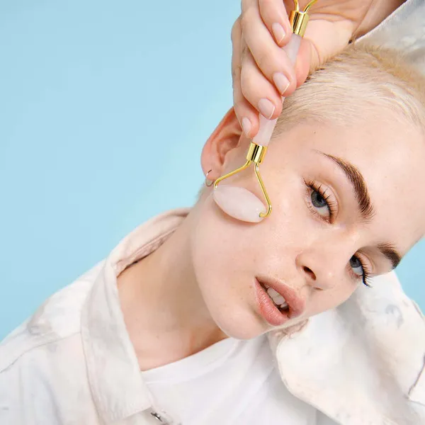 Массажер для лица кварцевый роликовый