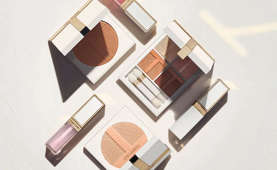При покупке двух любых продуктов коллекции Tom Ford Soleil — помада для губ Lip Color Satin Matte Shameless в подарок от Tom Ford.